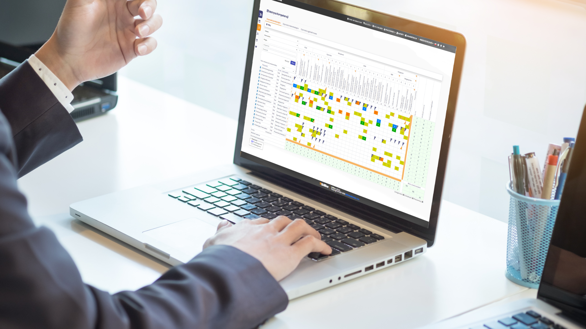 system matrycy kompetencji na laptopie