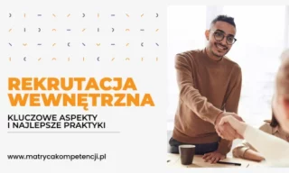 Uścisk dłoni podczas rekrutacji wewnętrznej w firmie – baner do artykułu Rekrutacja wewnętrzna: kluczowe aspekty i najlepsze praktyki.