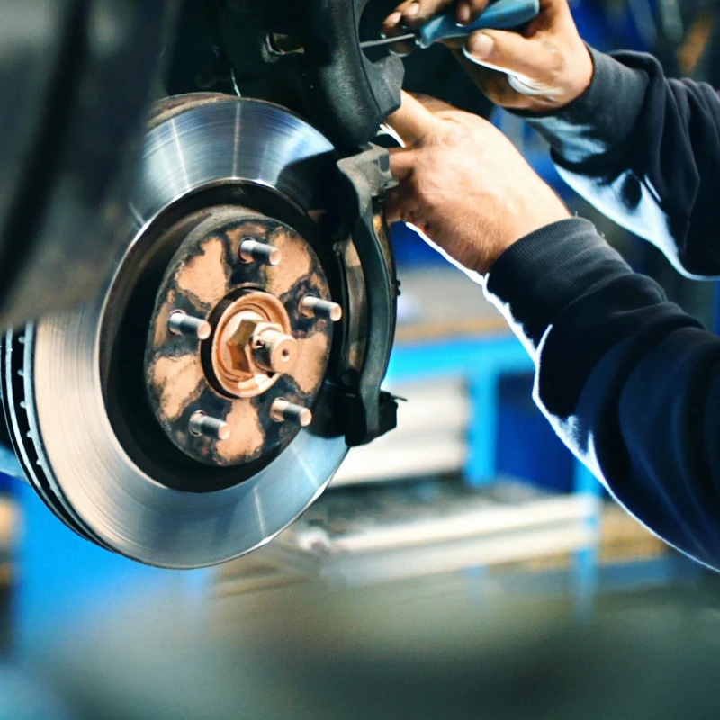pracownik produkcji automotive