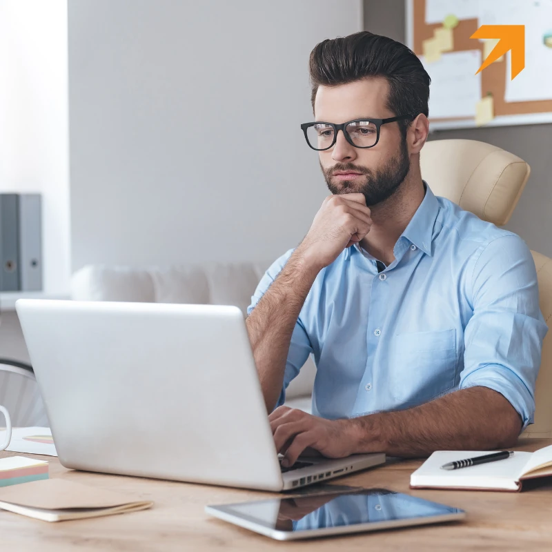 manager monitorujący wdrożenie nowego pracownika