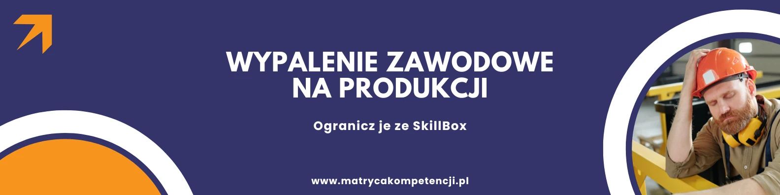 Wypalenie zawodowe na produkcji – zmęczony operator w kasku z ograniczeniem ze SkillBox