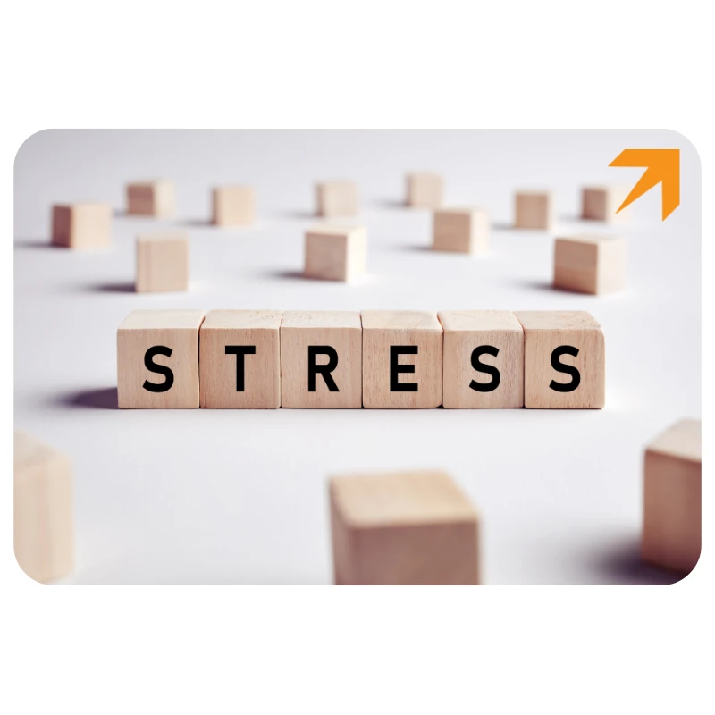 Stres i przeciążenie na hali produkcyjnej – napis STRESS z klocków